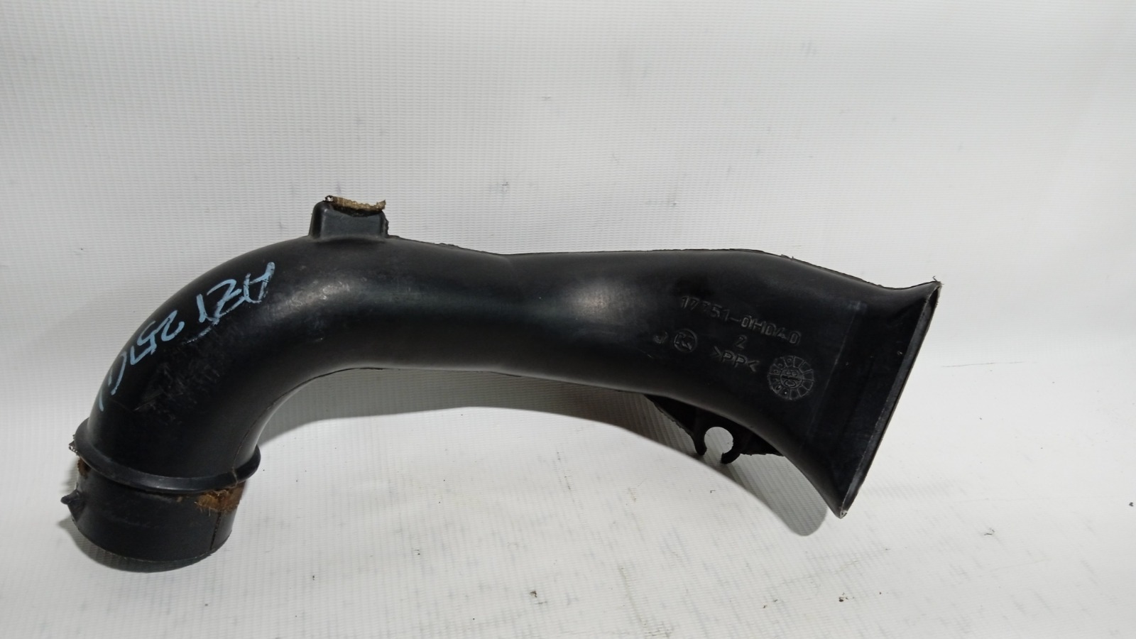 Воздухозаборник Toyota Avensis AZT250 2AZFSE 2003 (б/у)
