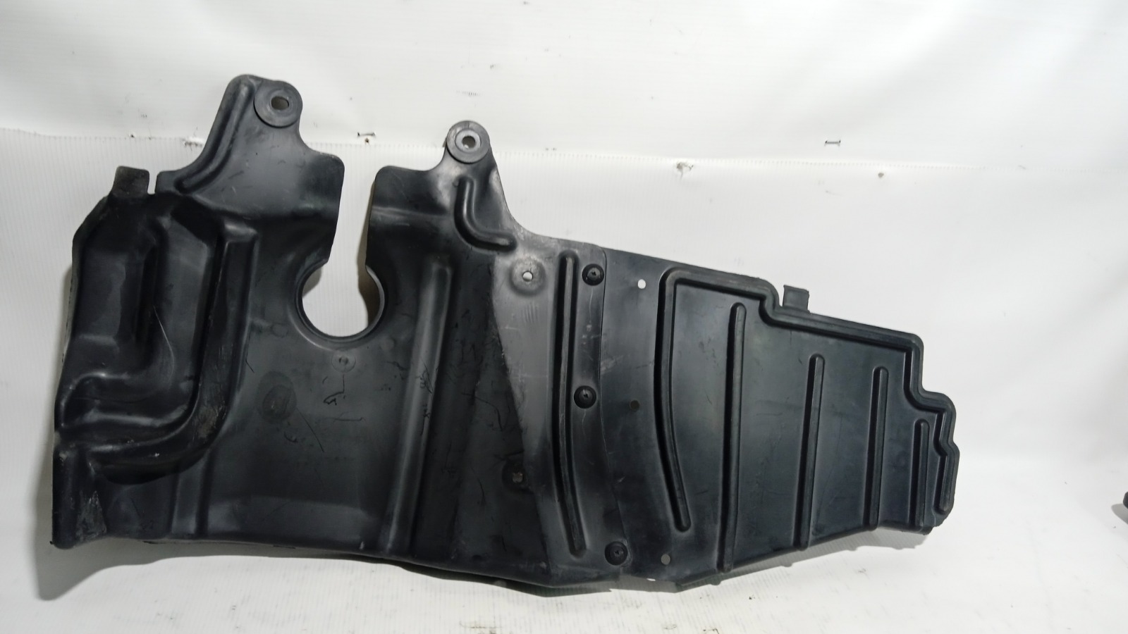 Защита двигателя Mitsubishi Lancer Cedia CS5W 4G93 2002 правая (б/у)