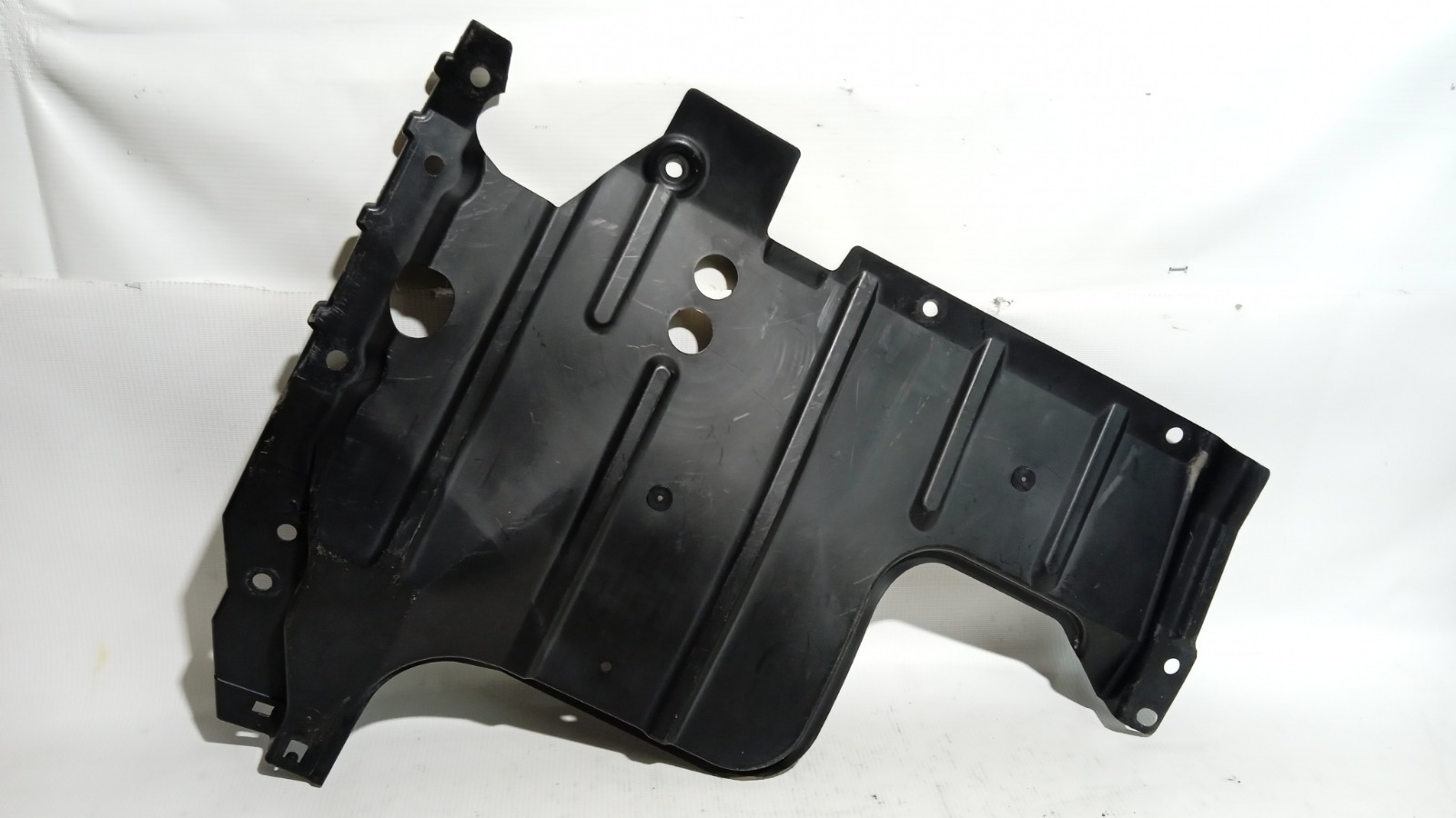 Защита двигателя Mitsubishi Lancer CS2A 4G15 2000 правая (б/у)