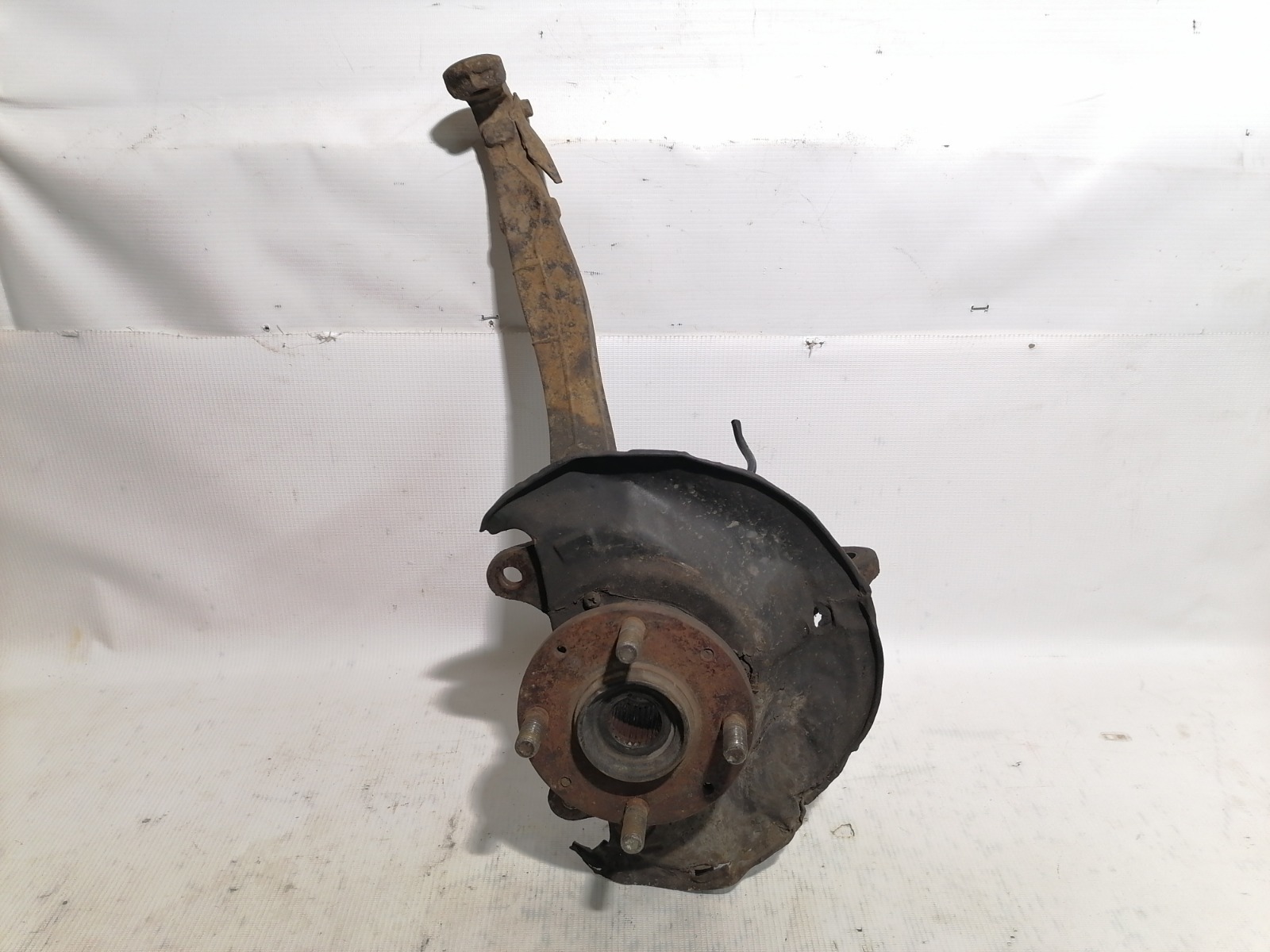 Кулак поворотный Honda Domani MB4 D16A 1997 передний левый (б/у)