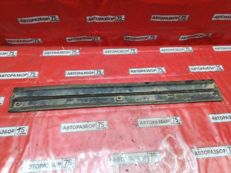 Молдинг на дверь задний правый MITSUBISHI DIAMANTE F31A 6G73