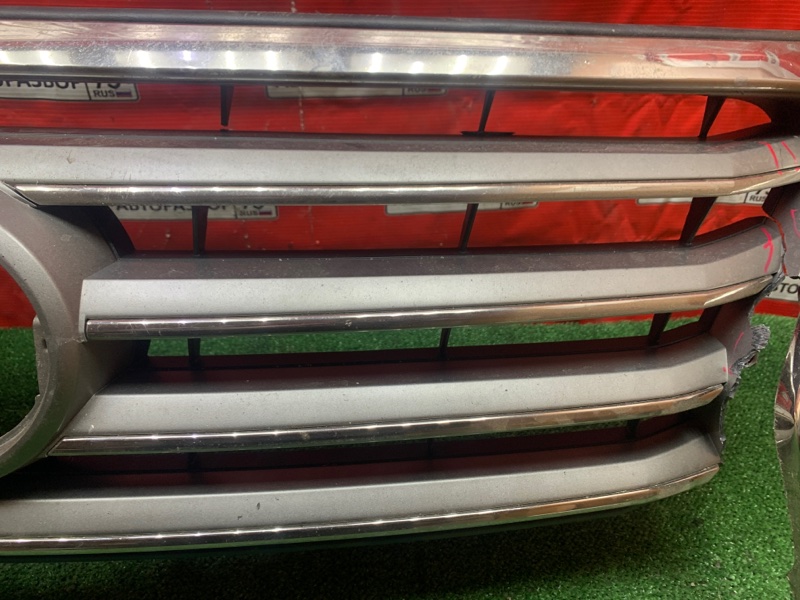 Решетка радиатора LX570 2007-2012 URJ201 3URFE