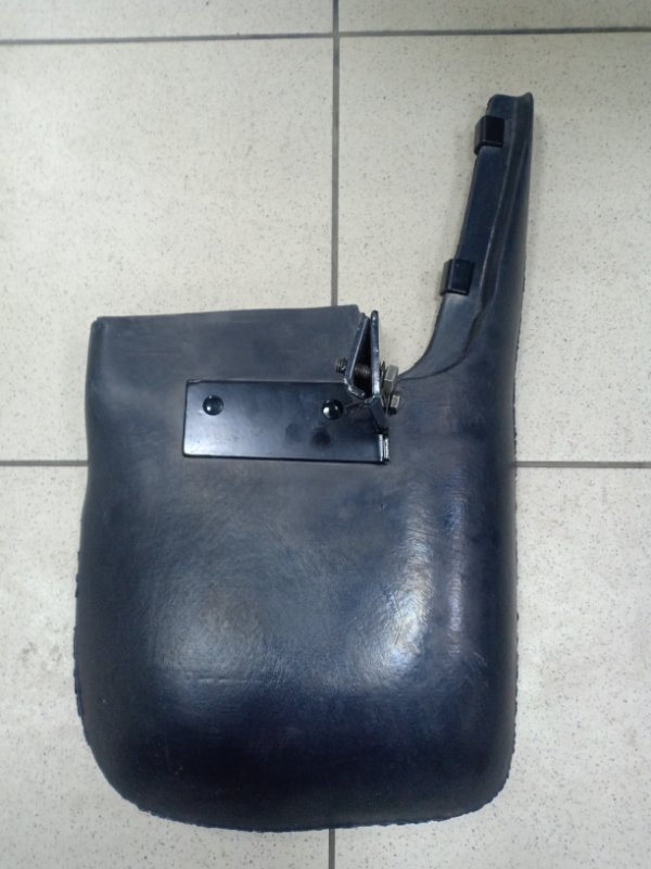 Запчасть брызговик передний правый Fiat Ducato ` 1301952808 новая Брызговик передний правый Fiat Ducato ` 1301952808 новая