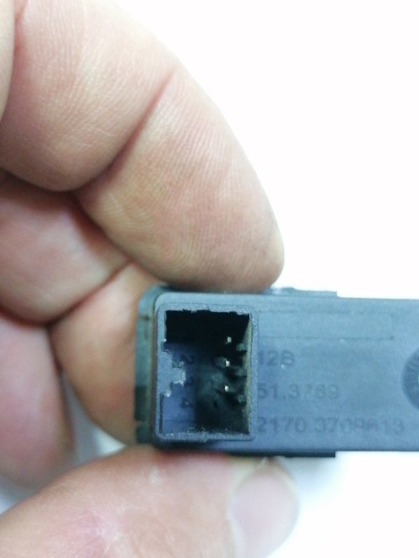 Кнопка стеклоподъемника