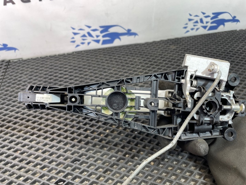 Кронштейн ручки передний правый Cruze 2012 F16D4