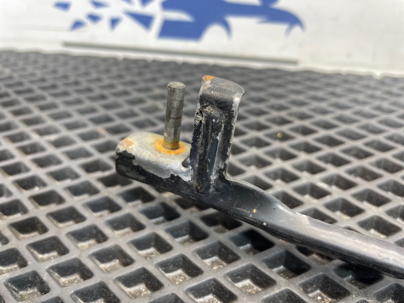 Поводок стеклоочистителя передний X3 2011 F25 N47N 2.0d