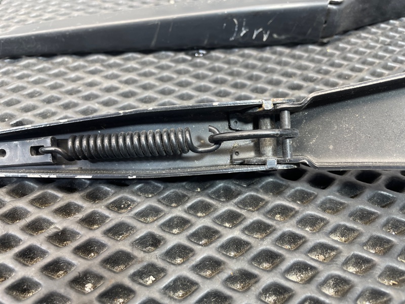 Поводок стеклоочистителя передний X3 2011 F25 N47N 2.0d