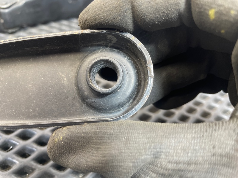 Поводок стеклоочистителя передний X3 2011 F25 N47N 2.0d