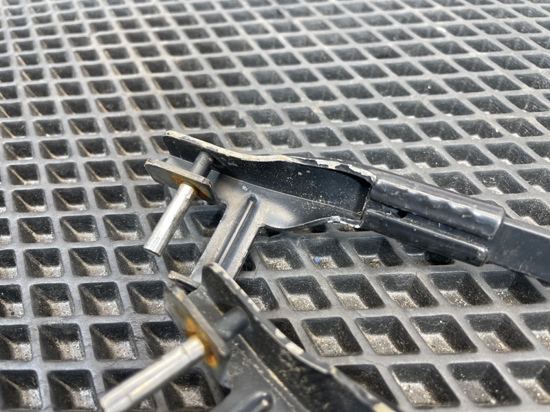 Поводок стеклоочистителя передний X3 2011 F25 N47N 2.0d