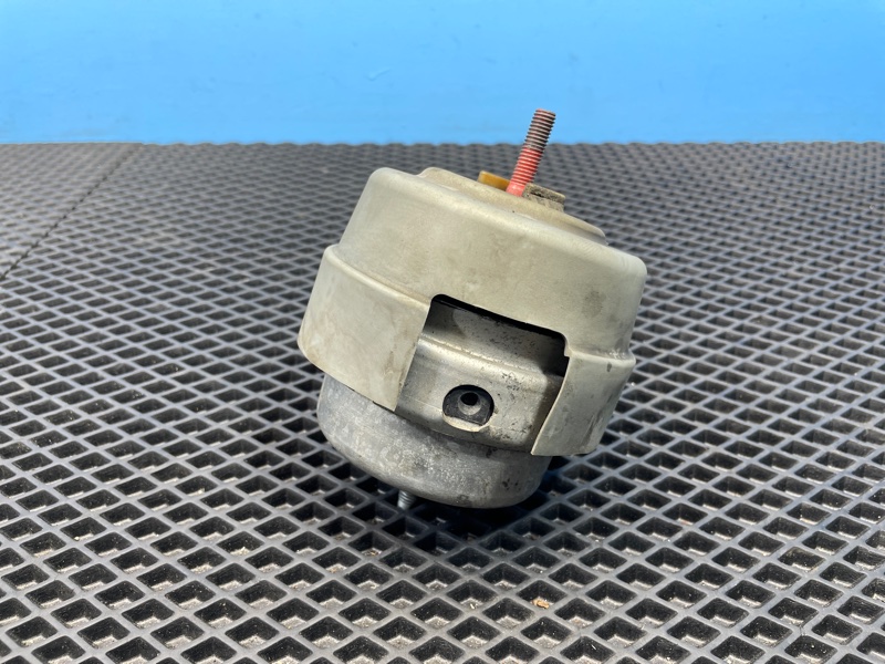 Опора двигателя правая Audi A4 2006 B7 BFB 1.8 8E0199382J контрактная