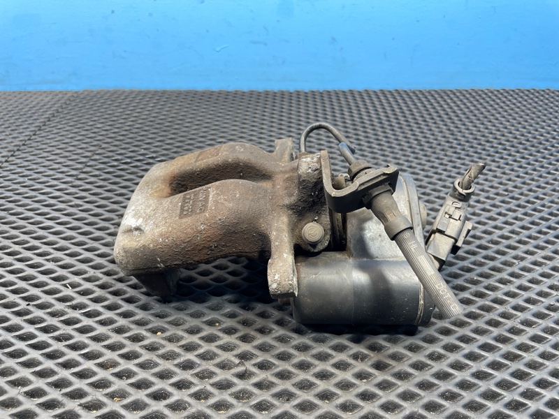 Запчасть суппорт тормозной задний левый Volkswagen Passat 2008 B6 BXE 1.9 3C0615403B контрактная Суппорт тормозной задний левый Volkswagen Passat 2008 B6 BXE 1.9 3C0615403B контрактная