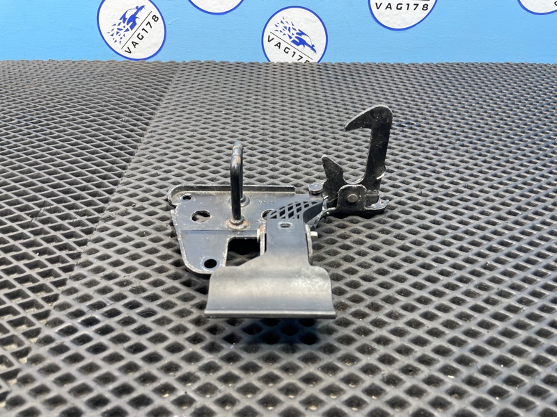 Запчасть крючок капота Audi A6 C6 BDX 4F0823480B контрактная Крючок капота Audi A6 C6 BDX 4F0823480B контрактная