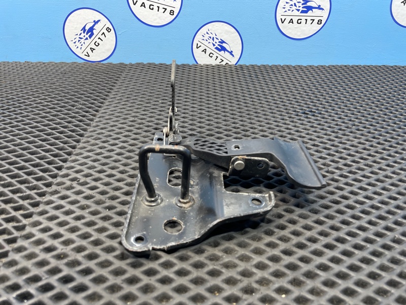 Крючок капота A6 C6 BDX Крючок капота A6 C6 BDX