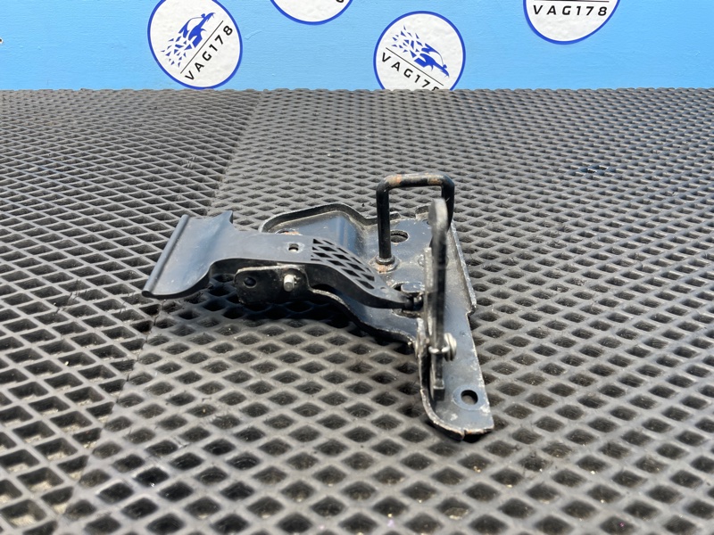 Крючок капота A6 C6 BDX Крючок капота A6 C6 BDX