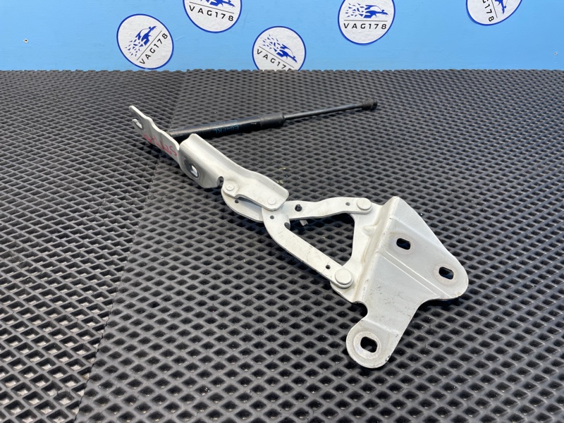 Петля капота правая X1 2012 E84 N20B20A Петля капота правая X1 2012 E84 N20B20A