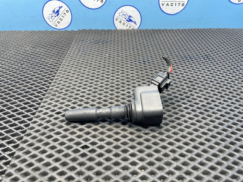 Катушка зажигания Audi A3 2014 8P CZC 04E905110E контрактная