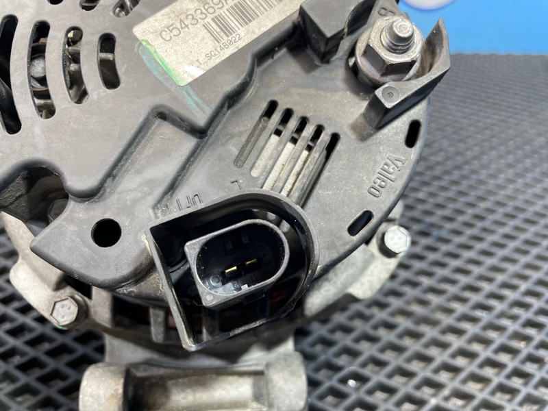 Генератор A4 2008 B7 ALT 2.0L Генератор A4 2008 B7 ALT 2.0L