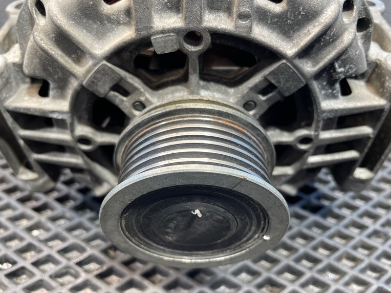 Генератор A4 2008 B7 ALT 2.0L Генератор A4 2008 B7 ALT 2.0L