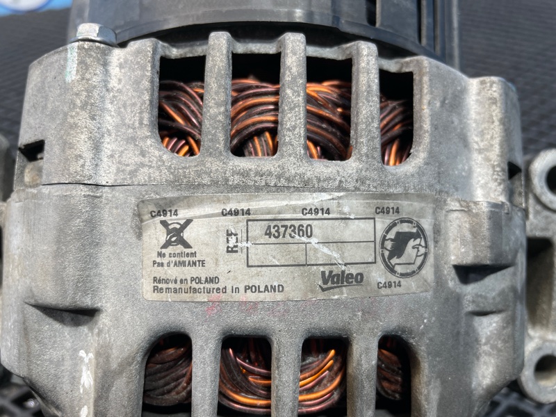 Генератор A4 2008 B7 ALT 2.0L Генератор A4 2008 B7 ALT 2.0L