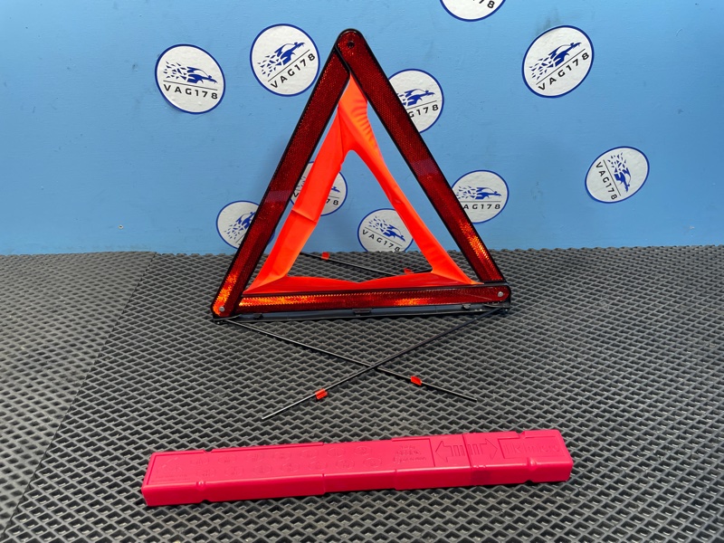 Знак аварийной остановки BMW X1 2011 E84 N46B20B 2.0L 71606770487 контрактная