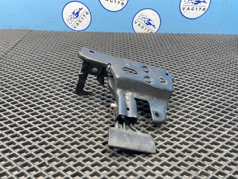 Крючок капота Audi A6 C6 BDX 4F0823480B контрактная