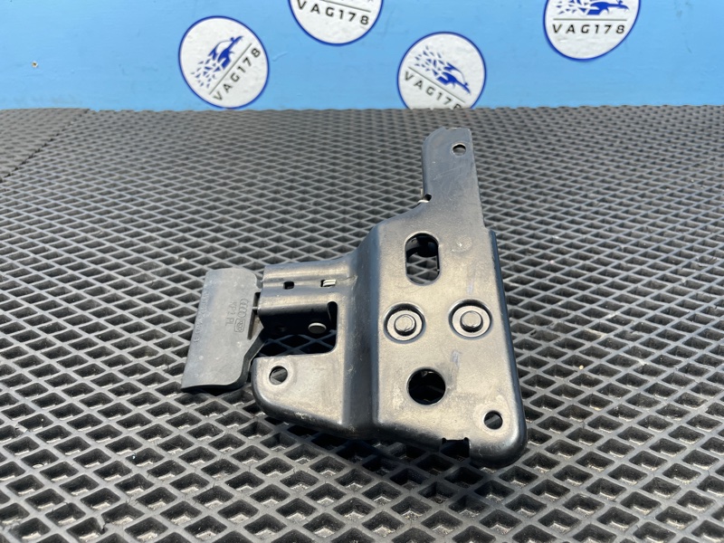 Крючок капота A6 C6 BDX