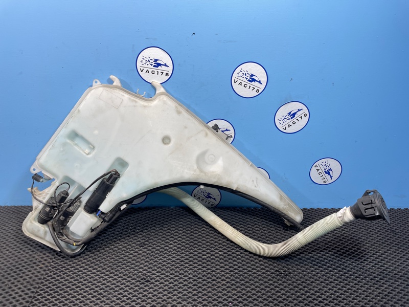 Запчасть бачок омывателя лобового стекла BMW X1 E84 61667238666 контрактная Бачок омывателя лобового стекла BMW X1 E84 61667238666 контрактная