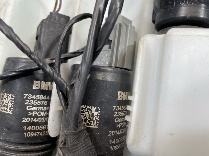 Бачок омывателя лобового стекла X1 E84 Бачок омывателя лобового стекла X1 E84