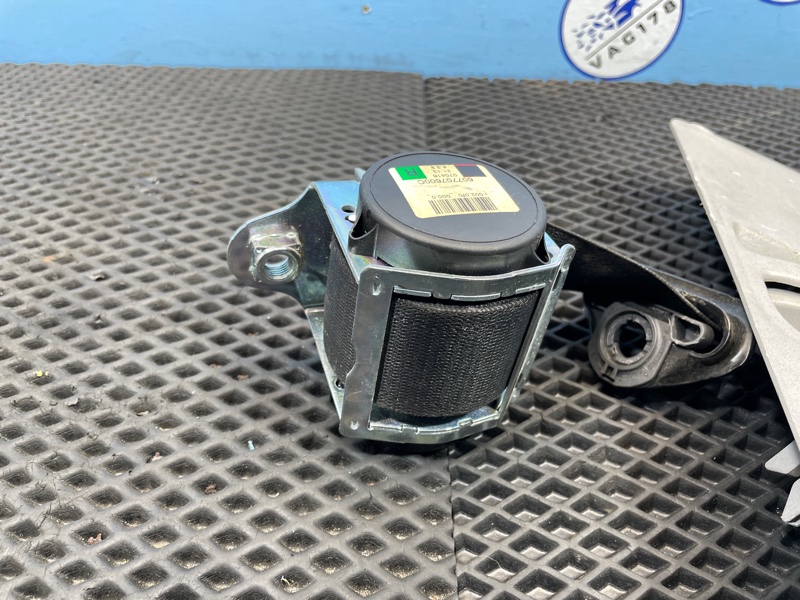 Ремень безопасности с пиропатроном передний правый Opel Corsa D Z14XEP