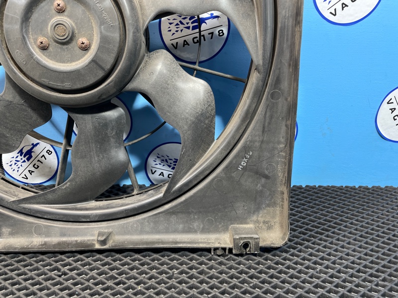 Диффузор вентилятора Santa FE 2011 CM D4HB 2.2