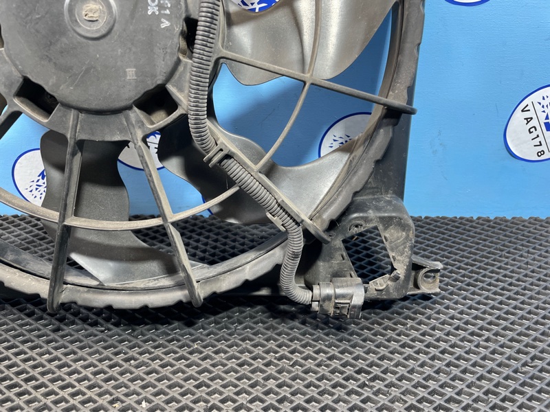 Диффузор вентилятора Santa FE 2011 CM D4HB 2.2