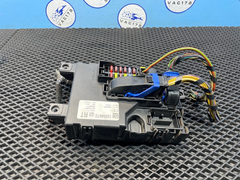 Блок предохранителей Opel Corsa D Z12XEP Блок предохранителей Opel Corsa D Z12XEP