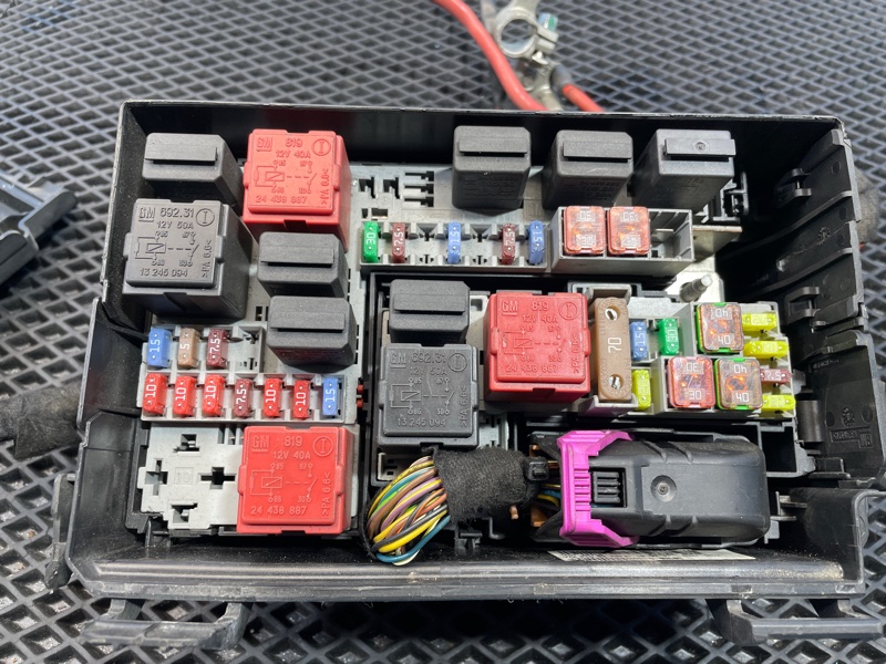 Блок предохранителей Corsa 2010 D Z12XEP