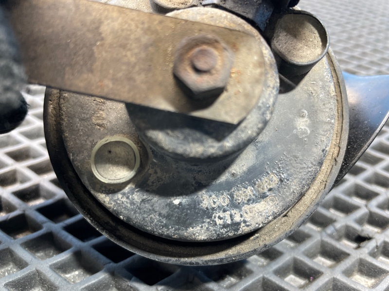 Сигнал звуковой Passat 2008 B6 BXE 1.9