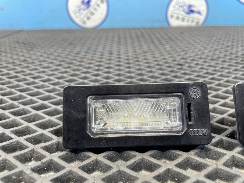 Фонарь подсветки номера Q5 2011 8R CDNC