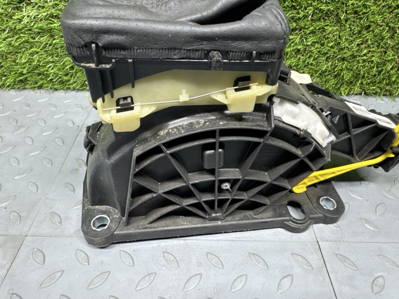 Кулиса КПП V60 2012 FB B6304T4