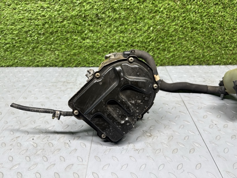 Насос гидроусилителя V60 2012 FB B6304T4
