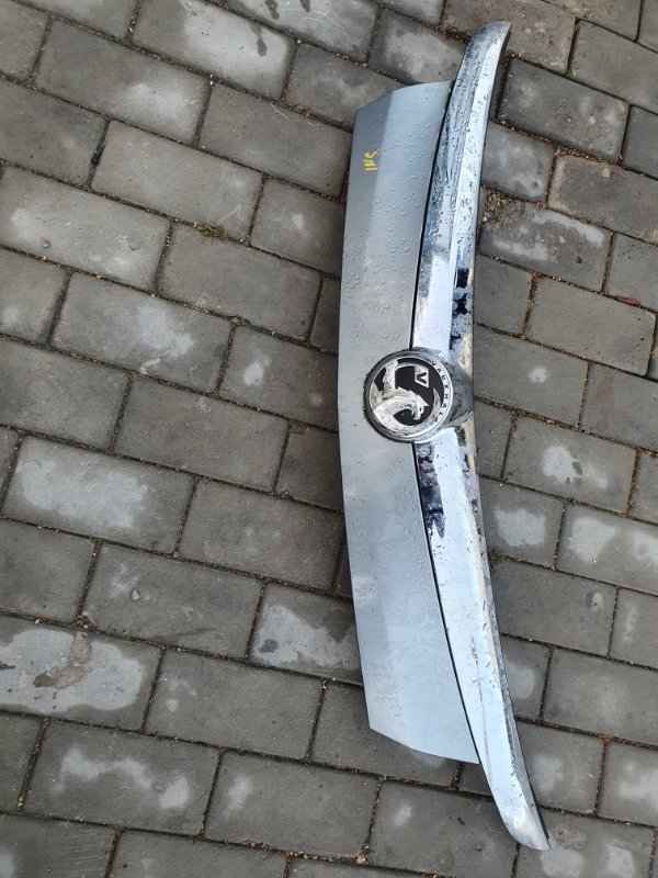 Запчасть накладка двери багажника задняя OPEL Insignia 2010 A караван Б/У Накладка двери багажника задняя OPEL Insignia 2010 A караван Б/У