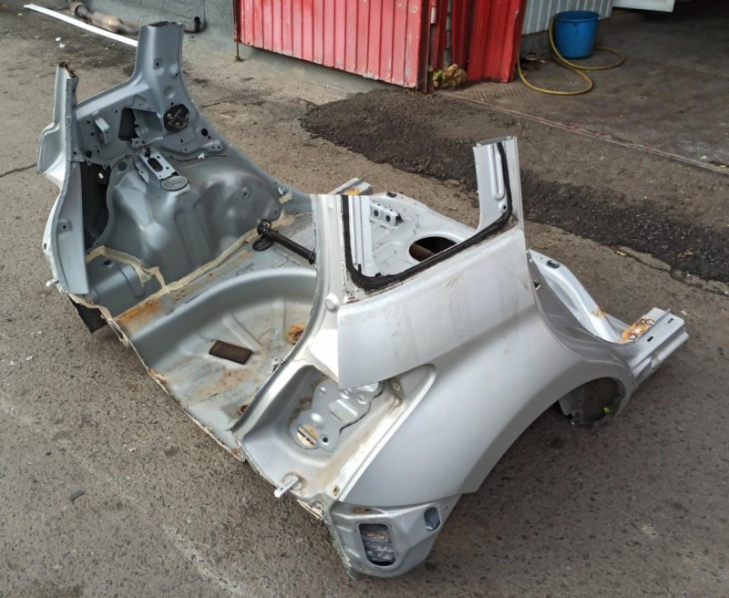 Крыло заднее правое ist 09.2002 NCP61 1NZ-FE