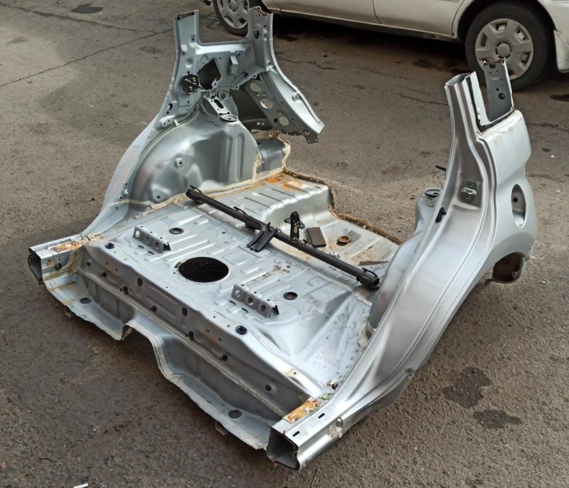 Часть кузова (задняя) Toyota ist 09.2002 NCP61 1NZ-FE 61601-52140 контрактная