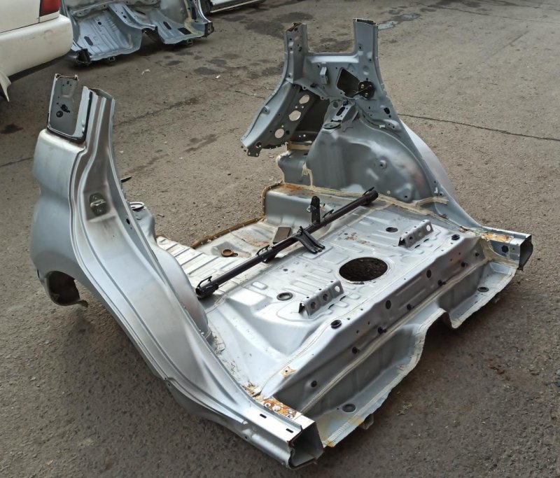 Часть кузова (задняя) ist 09.2002 NCP61 1NZ-FE