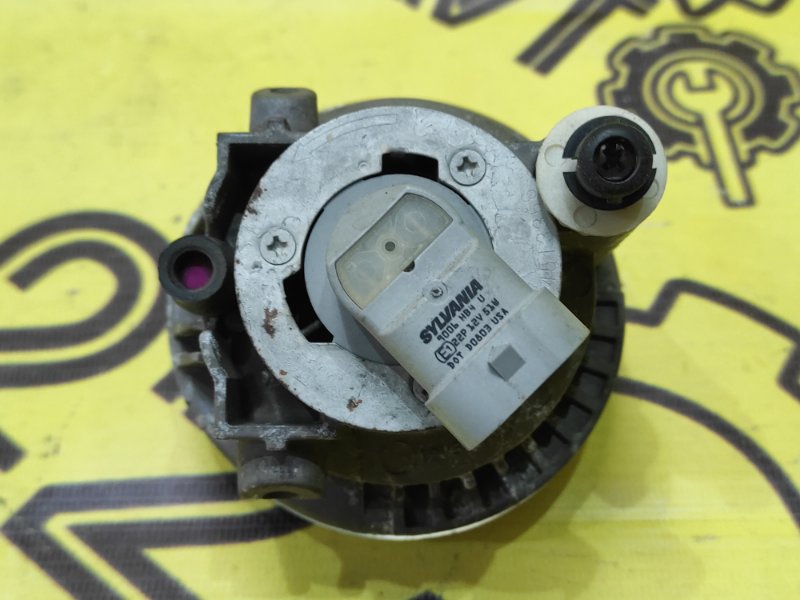 Противотуманная фара передняя левая ist 2003.07 NCP60 2NZ-FE