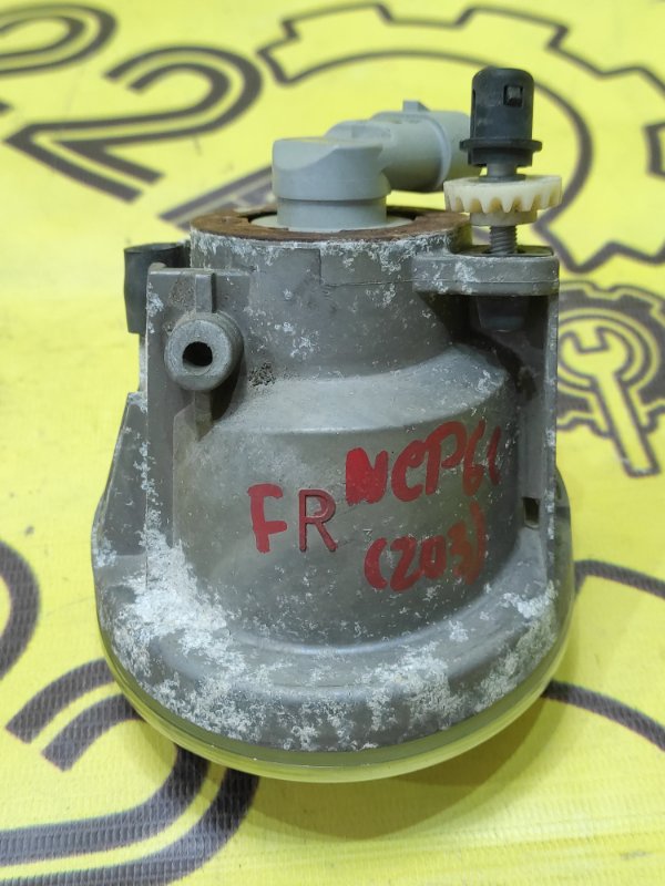 Противотуманная фара передняя правая ist 2003.07 NCP60 2NZ-FE