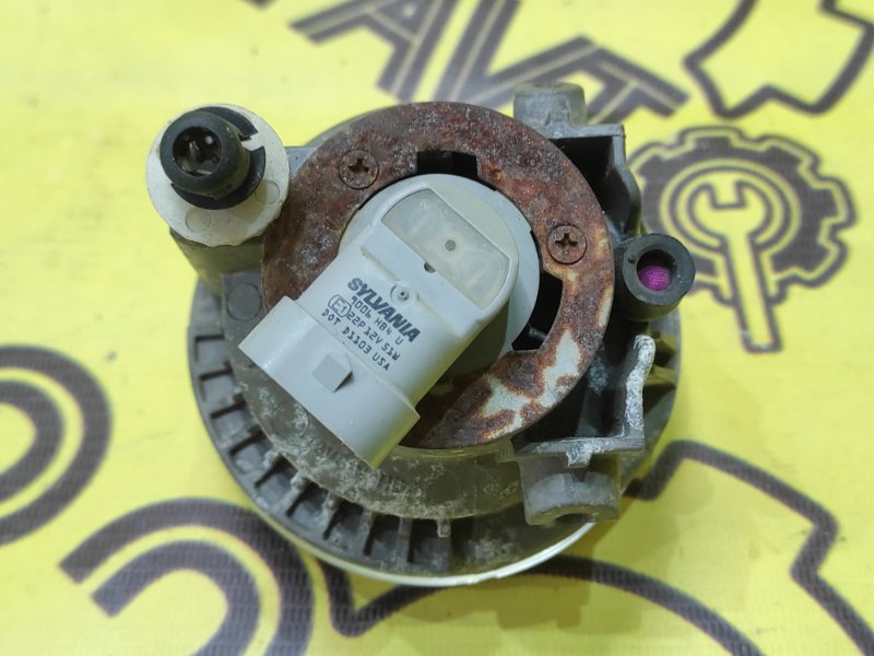Противотуманная фара передняя правая ist 2003.07 NCP60 2NZ-FE