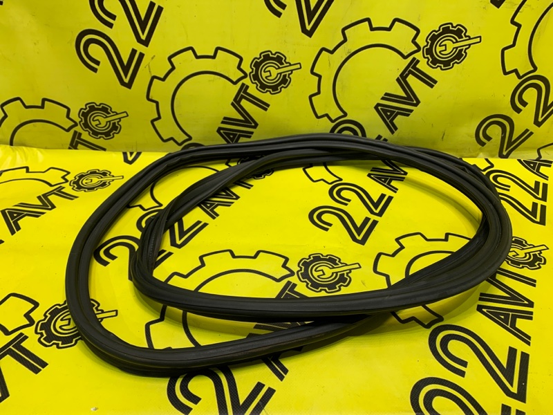 Уплотнитель багажника Toyota ist 2003 NCP60 2NZ-FE 6788152070 контрактная