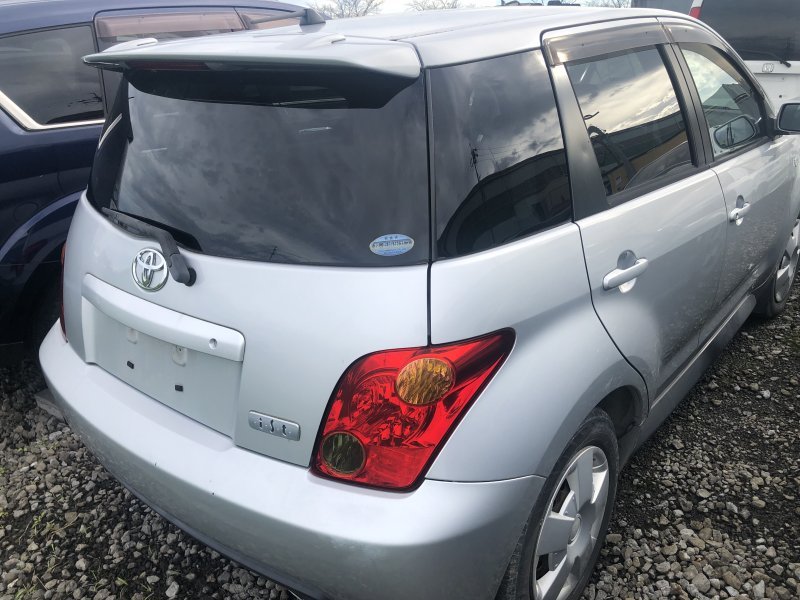Накладка декоративная левая ist 2002 NCP61 1NZ-FE