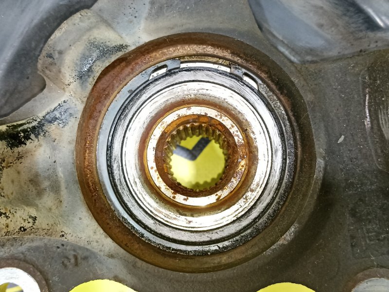 Ступица передняя правая Vista Ardeo 2002 ZZV50 1ZZ-FE Ступица передняя правая Vista Ardeo 2002 ZZV50 1ZZ-FE