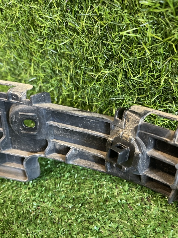 Крепление бампера заднее правое RX350 2009 GGL15 2GR-FE