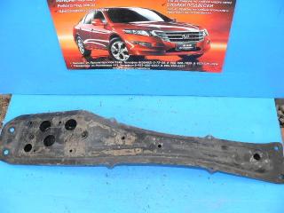 Запчасть балка подвески передняя Toyota Ipsum 2004