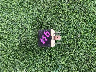 Запчасть реле Volkswagen VENTO 1996